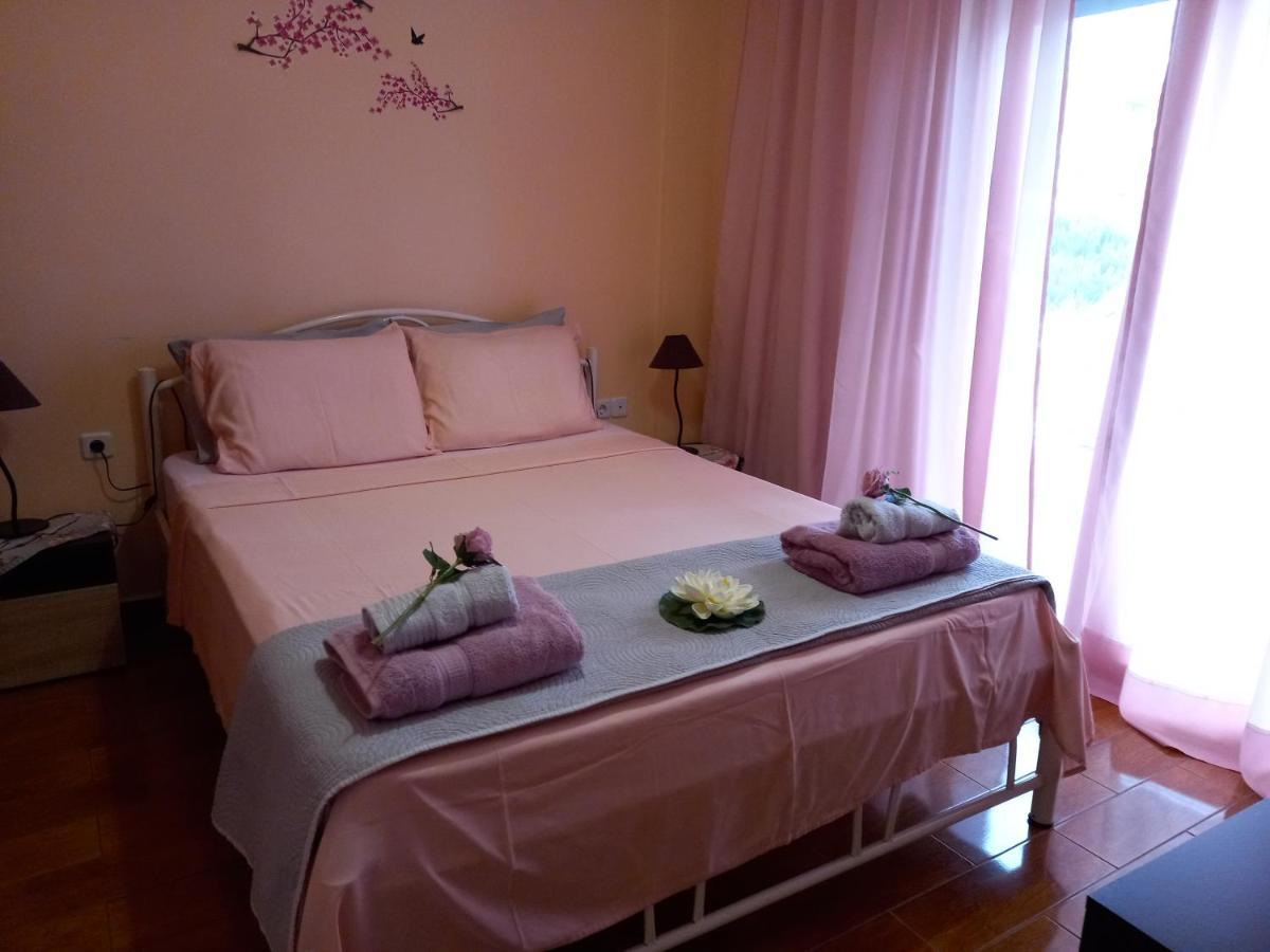 Peramos Apartments เนอาเปรามอส ภายนอก รูปภาพ