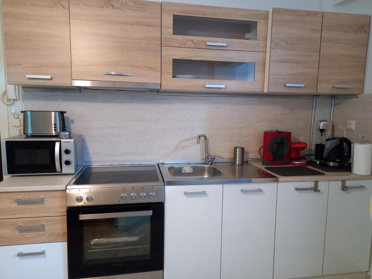Peramos Apartments เนอาเปรามอส ภายนอก รูปภาพ