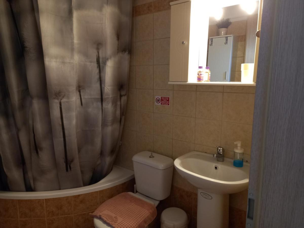 Peramos Apartments เนอาเปรามอส ภายนอก รูปภาพ