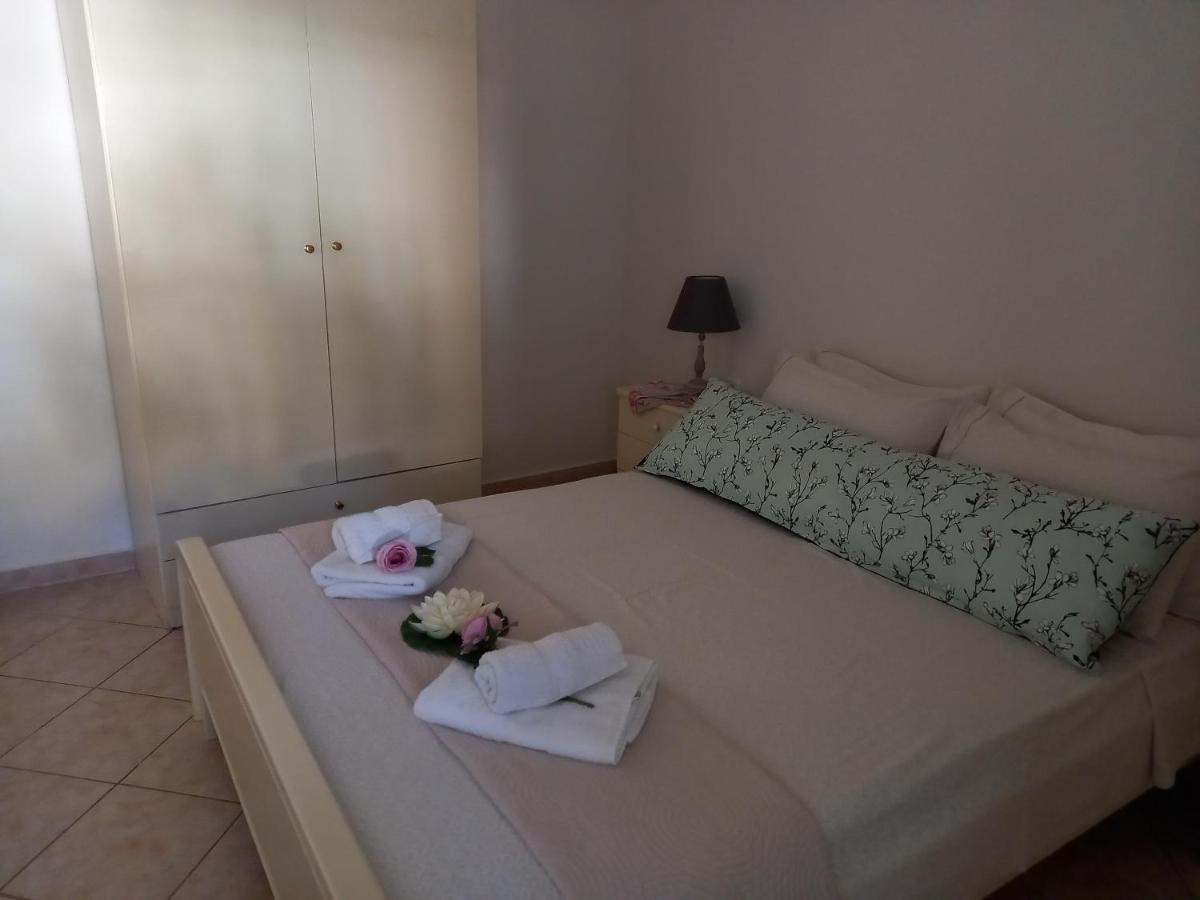 Peramos Apartments เนอาเปรามอส ภายนอก รูปภาพ