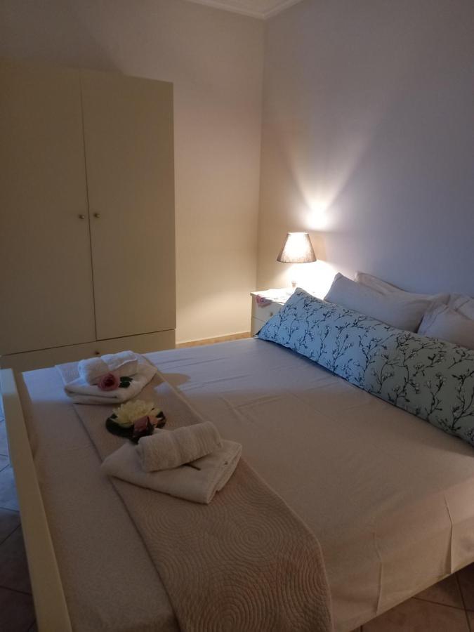 Peramos Apartments เนอาเปรามอส ภายนอก รูปภาพ